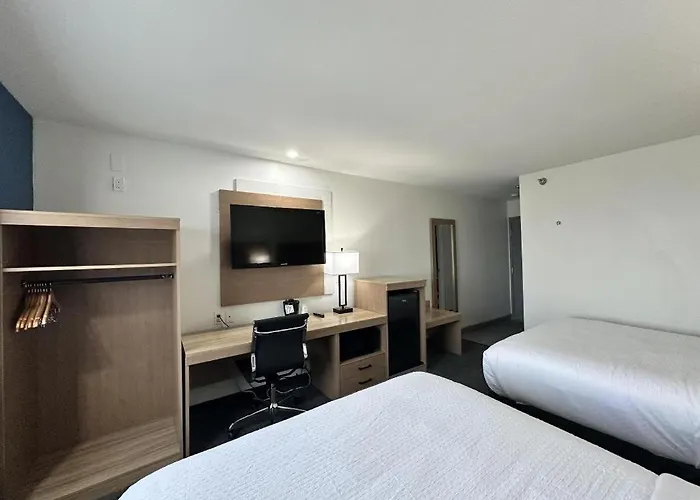 Western Red River Nd 3* Fargo